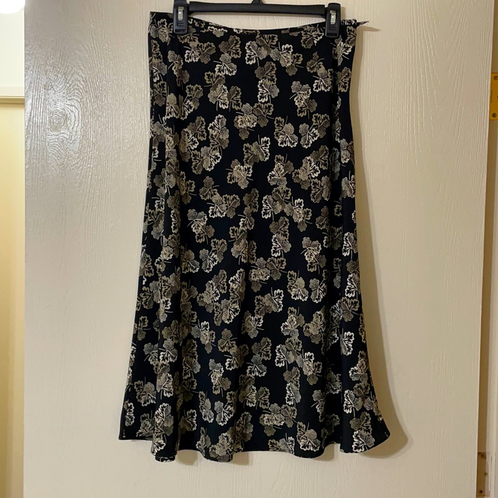 GEOFFREY BEENE SPORT midi skirt black with beige/cream print 100% polyester Sz 8